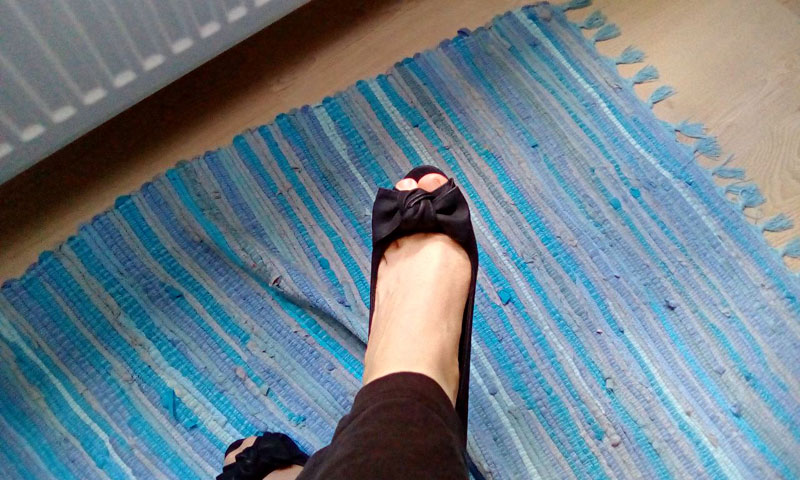 anna-zisis-poetry-annas-feet