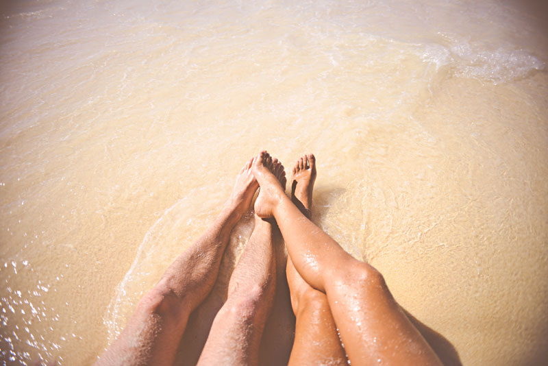 beach-couple-feet-5461.jpg